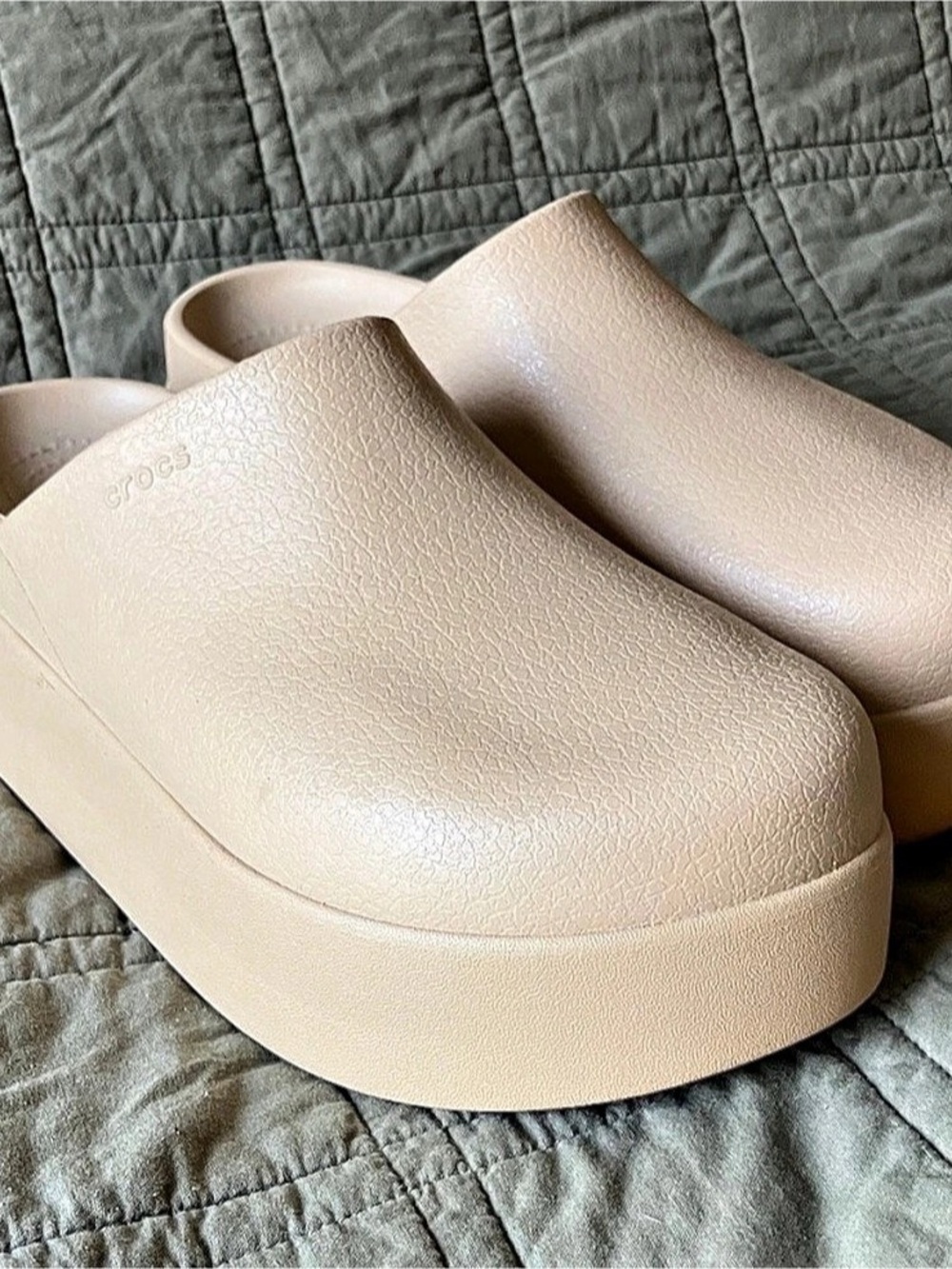 Crocs women’s platform clogs women’s size 9